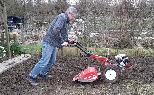 Tuin frezen &amp; talud maaien. Volkstuindersvereniging Oostgracht